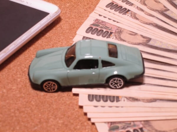車を担保にしてお金を借りる方法:ブラックOKの最後の合法融資
